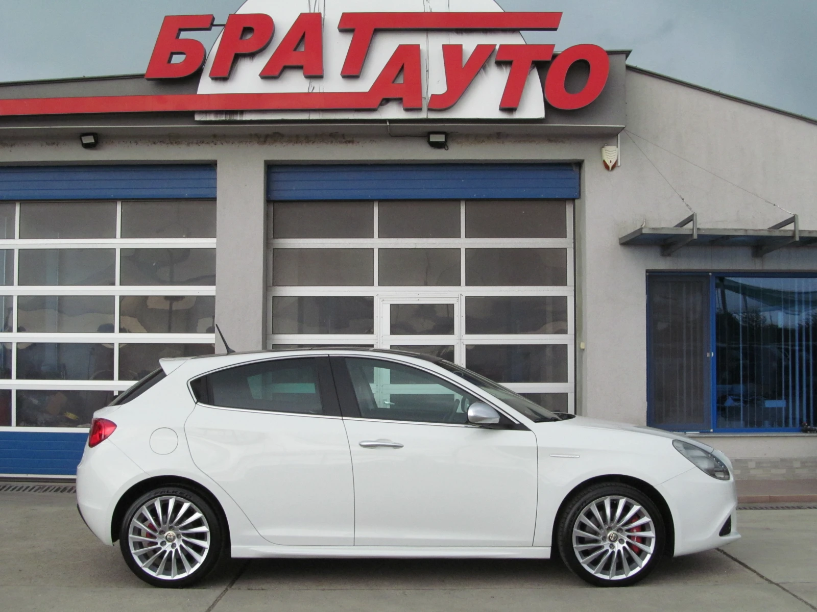 Alfa Romeo Giulietta 1.4 TURBO/PANORAMA/LED - изображение 6