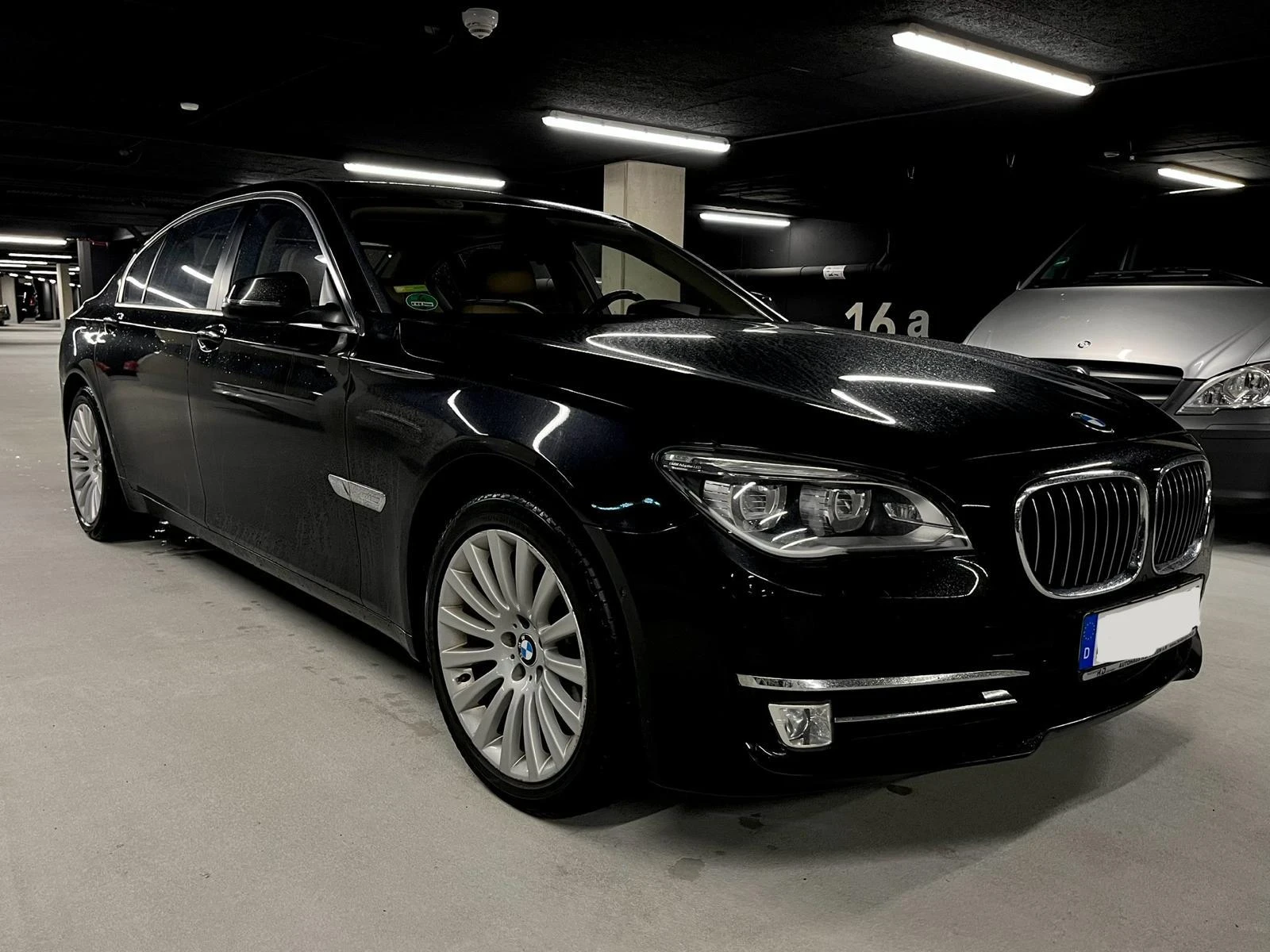 BMW 750  - изображение 5
