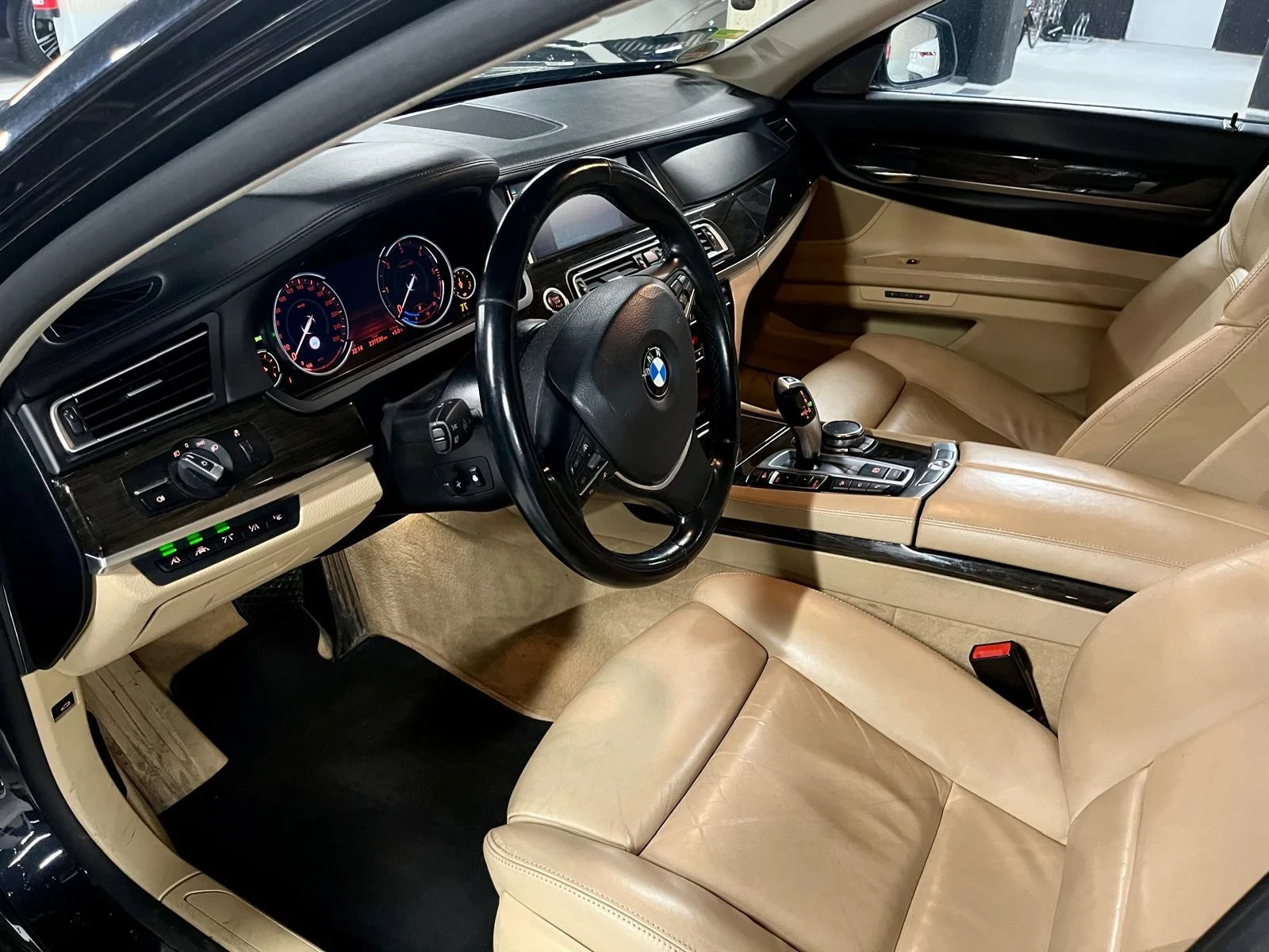 BMW 750  - изображение 10