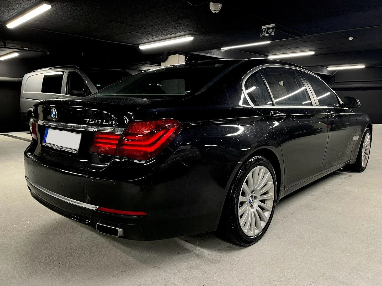 BMW 750  - изображение 7