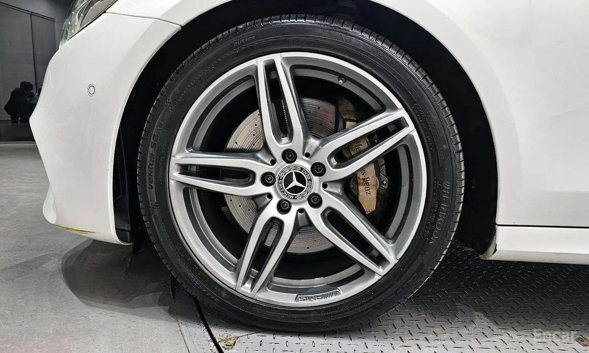 Mercedes-Benz E 300  - изображение 5