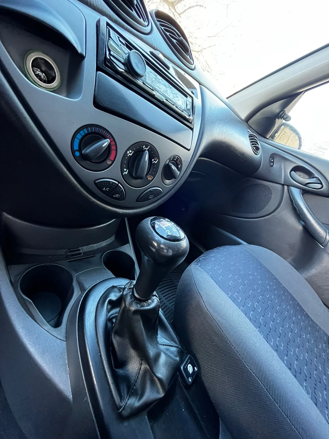 Ford Focus 1.6i, снимка 10 - Автомобили и джипове - 54151951