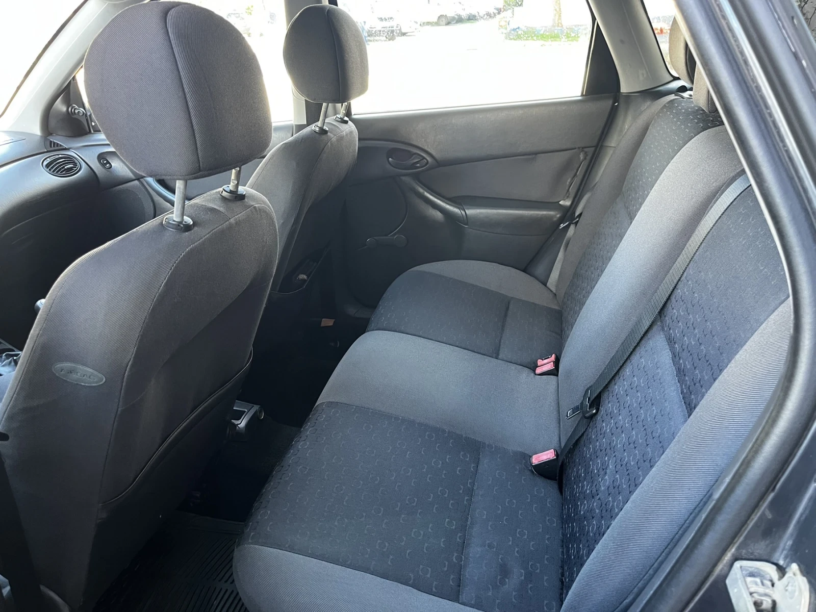 Ford Focus 1.6i, снимка 11 - Автомобили и джипове - 54151951