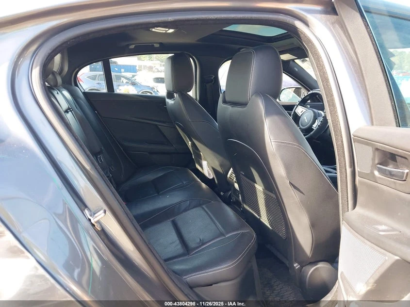 Jaguar XE 3l S, снимка 8 - Автомобили и джипове - 54365963