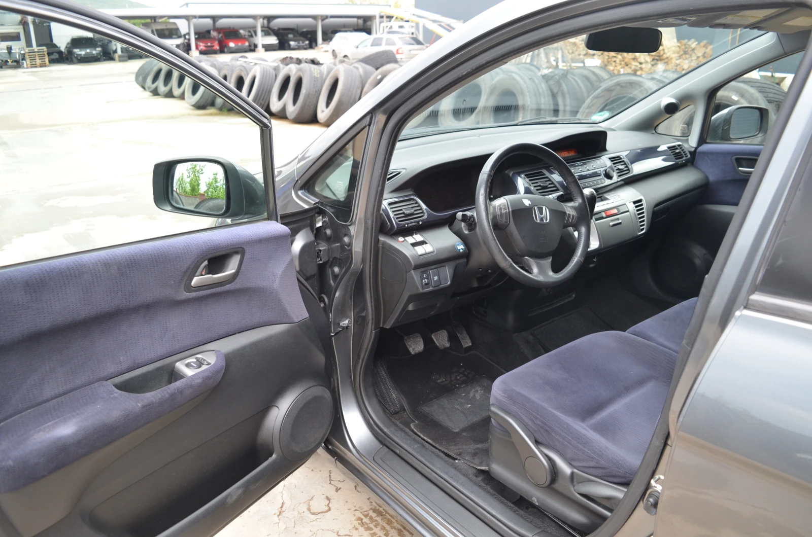 Honda Fr-v 1.8, снимка 4 - Автомобили и джипове - 54774806