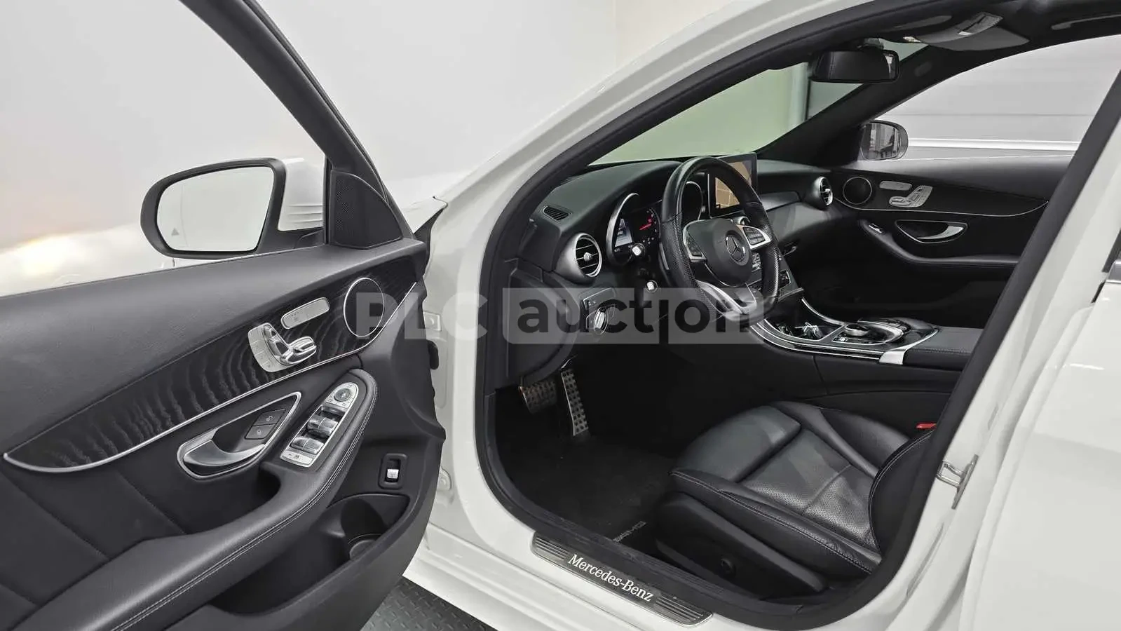 Mercedes-Benz C 200 4MATIC CAM/PANO/HEAD UP/TOP!!!, снимка 9 - Автомобили и джипове - 55089249
