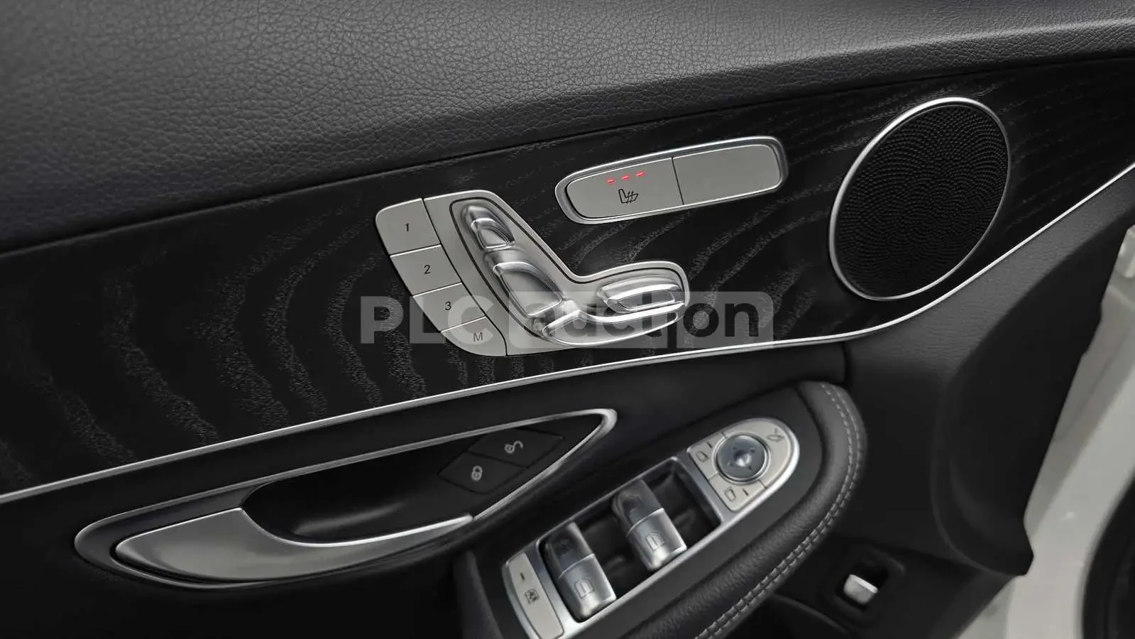 Mercedes-Benz C 200 4MATIC CAM/PANO/HEAD UP/TOP!!!, снимка 13 - Автомобили и джипове - 55089249