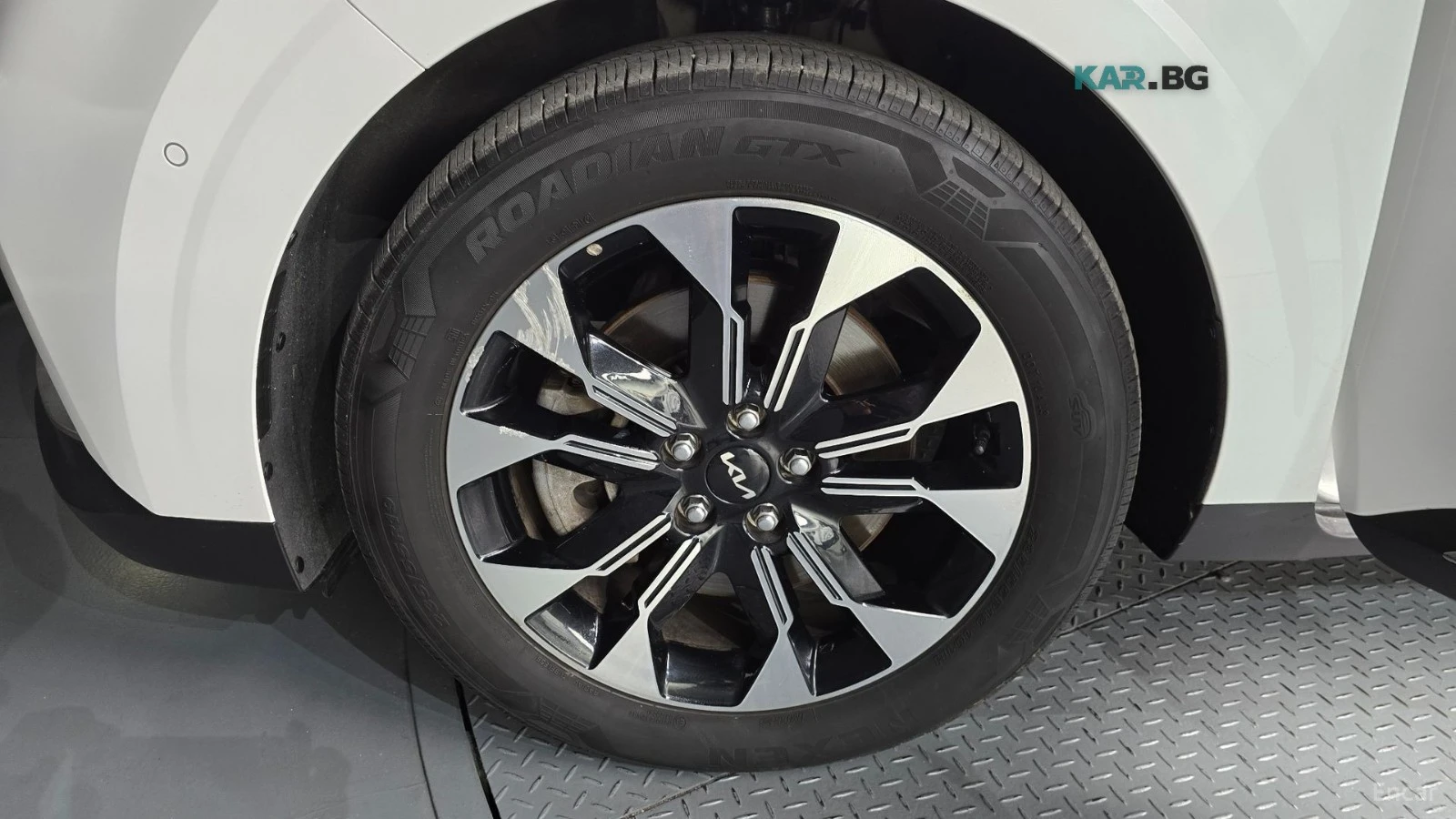 Kia Carnival DIESEL* SIGNATURE* 7 SEATER* ОБДУХ* ПАНО*  , снимка 5 - Автомобили и джипове - 55929150