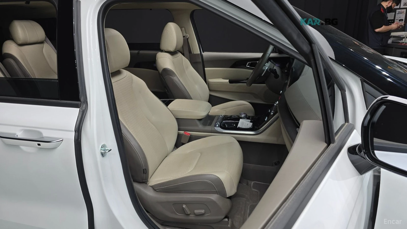 Kia Carnival DIESEL* SIGNATURE* 7 SEATER* ОБДУХ* ПАНО*  , снимка 8 - Автомобили и джипове - 55929150