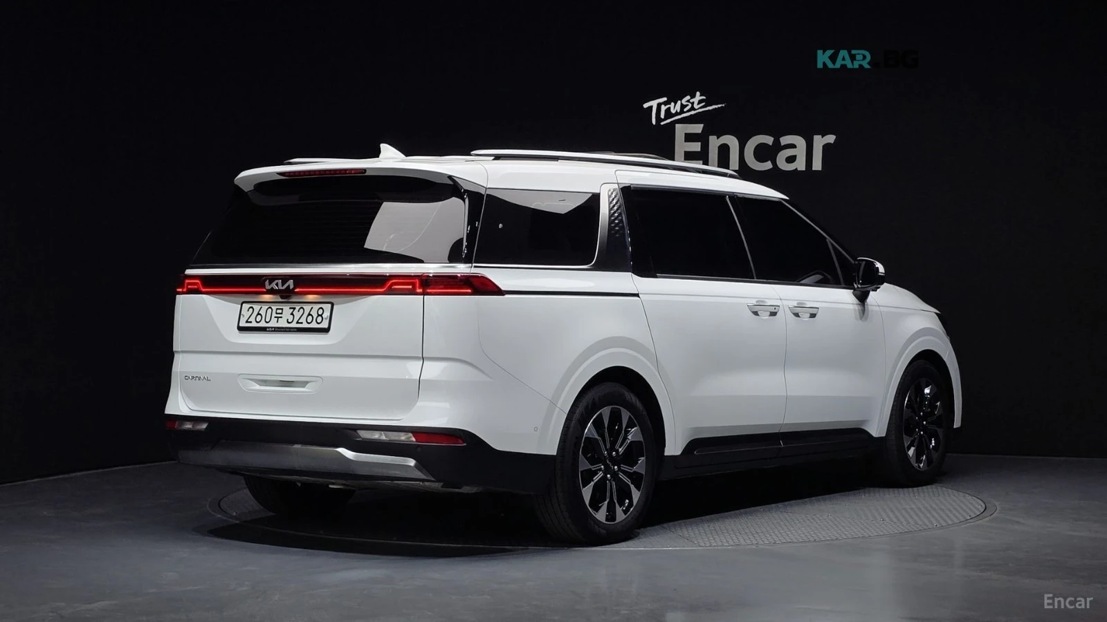 Kia Carnival DIESEL* SIGNATURE* 7 SEATER* ОБДУХ* ПАНО*  , снимка 2 - Автомобили и джипове - 55929150