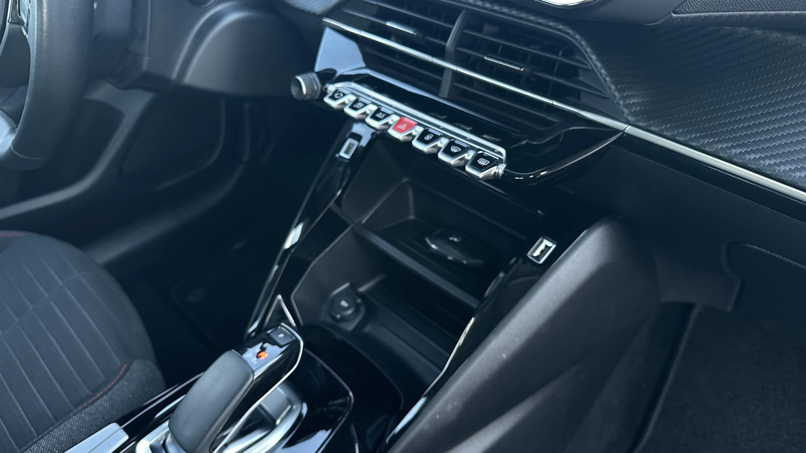 Peugeot 208 KEYLESS| ACTIVE PACK| NAVI, снимка 13 - Автомобили и джипове - 56118849