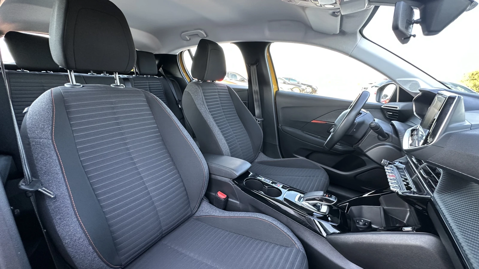 Peugeot 208 KEYLESS| ACTIVE PACK| NAVI, снимка 14 - Автомобили и джипове - 56118849