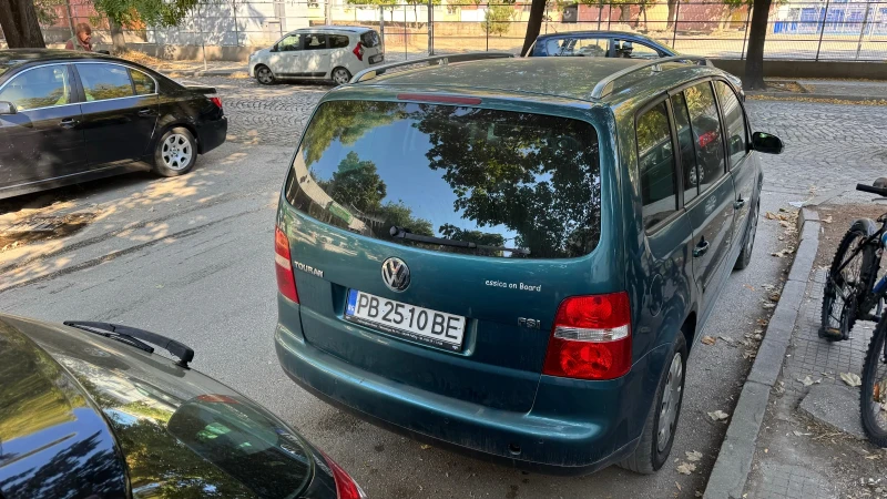 VW Touran, снимка 4 - Автомобили и джипове - 47389292