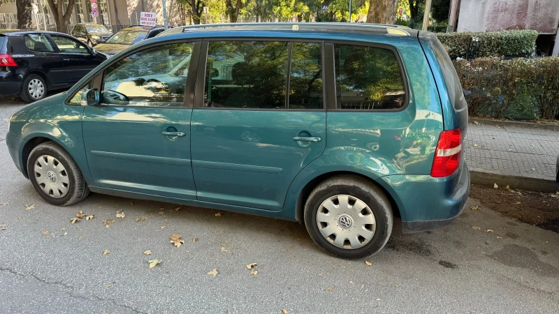 VW Touran, снимка 2 - Автомобили и джипове - 47389292