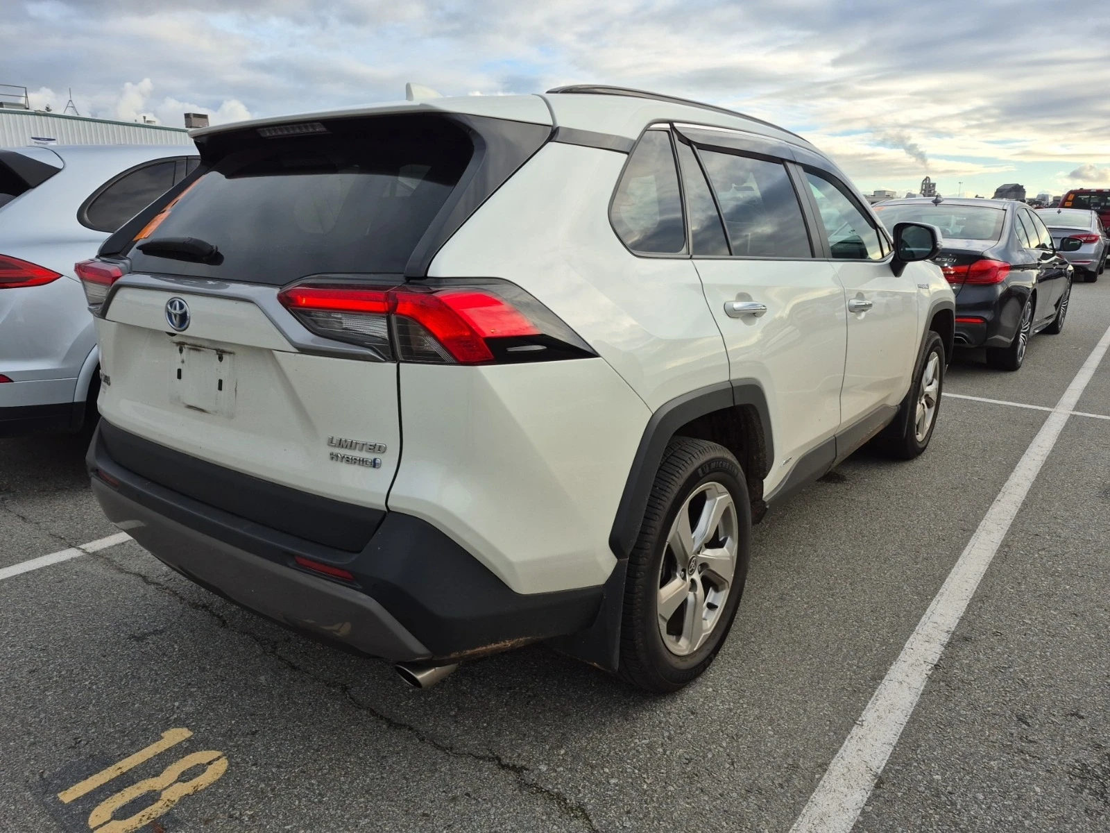 Toyota Rav4 HYBRID LIMITED * * CARFAX * * АВТО КРЕДИТ * *  - изображение 3