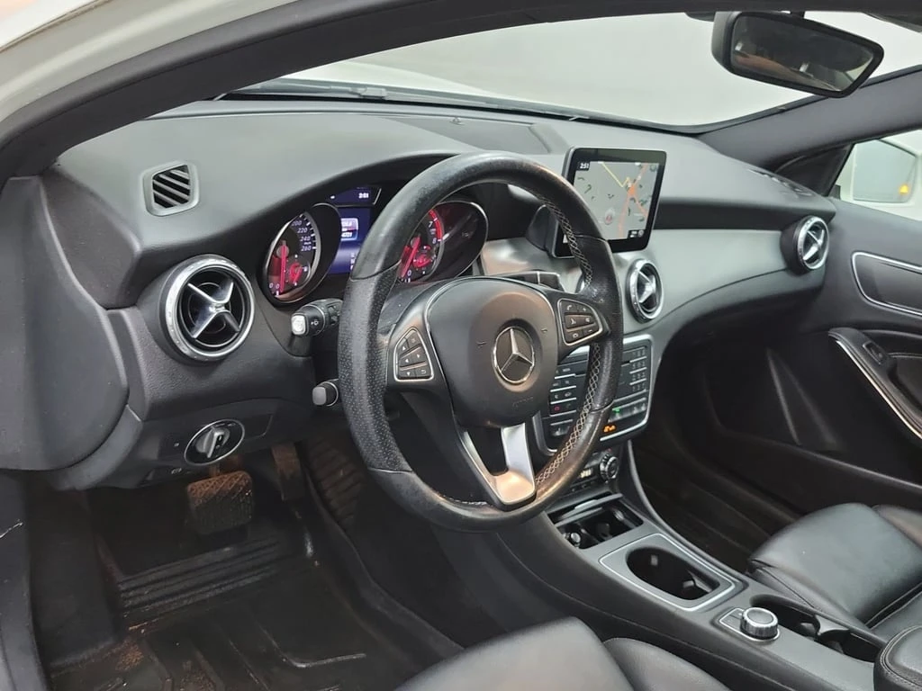 Mercedes-Benz GLA 250 * CARFAX * ФИНАНСИРАНЕ  - изображение 9