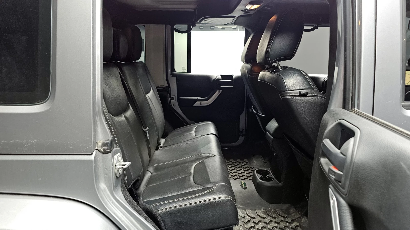 Jeep Wrangler SAHARA / 4X4 / ПОДГРЕВИ, снимка 12 - Автомобили и джипове - 54060777