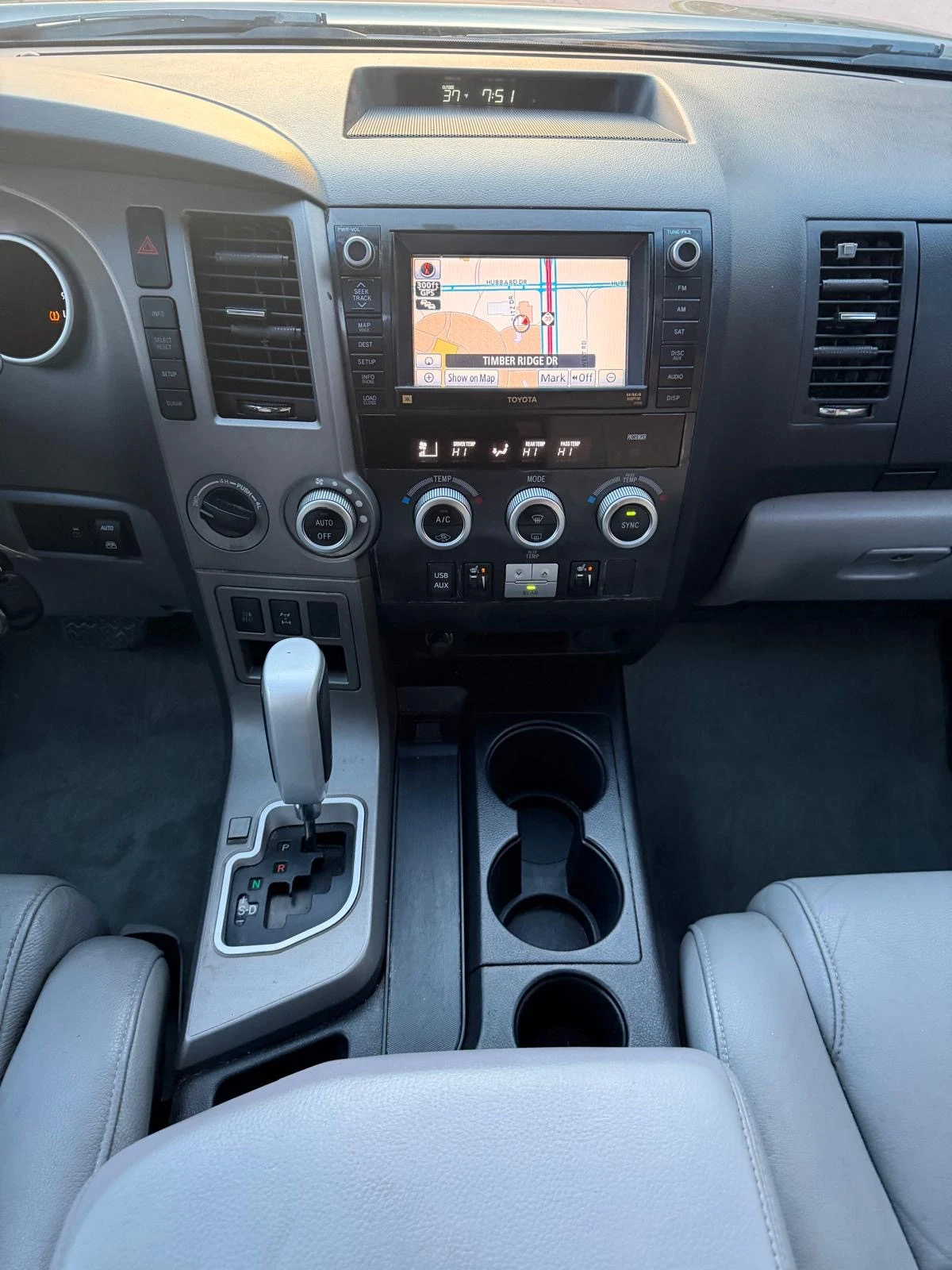 Toyota Sequoia LIMITED* 5.7* V8* ПОДГРЕВ* КАМЕРА* КЕЙЛЕС, снимка 9 - Автомобили и джипове - 54139449