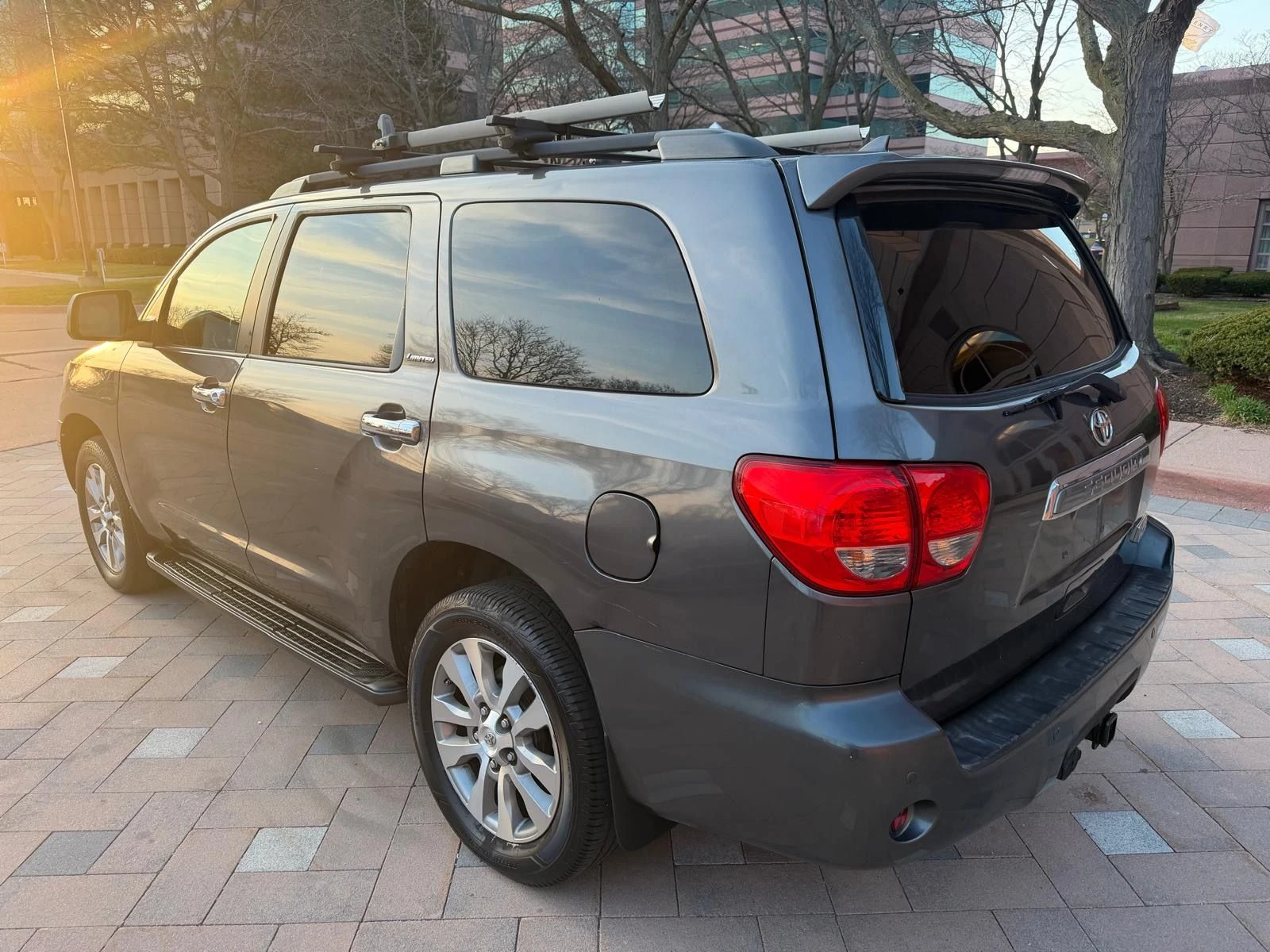 Toyota Sequoia LIMITED* 5.7* V8* ПОДГРЕВ* КАМЕРА* КЕЙЛЕС, снимка 4 - Автомобили и джипове - 54139449