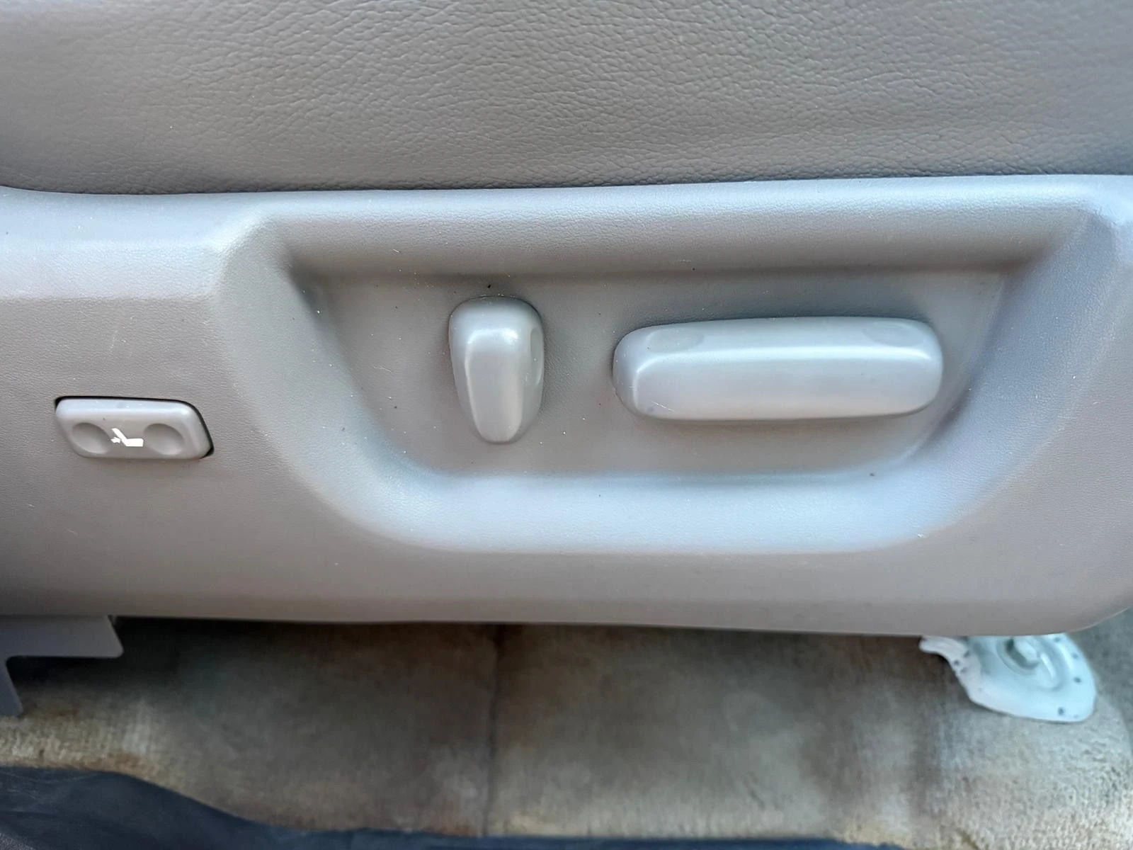 Toyota Sequoia LIMITED* 5.7* V8* ПОДГРЕВ* КАМЕРА* КЕЙЛЕС, снимка 13 - Автомобили и джипове - 54139449