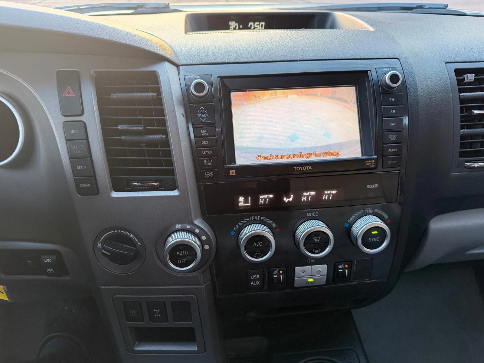 Toyota Sequoia LIMITED* 5.7* V8* ПОДГРЕВ* КАМЕРА* КЕЙЛЕС, снимка 10 - Автомобили и джипове - 54139449