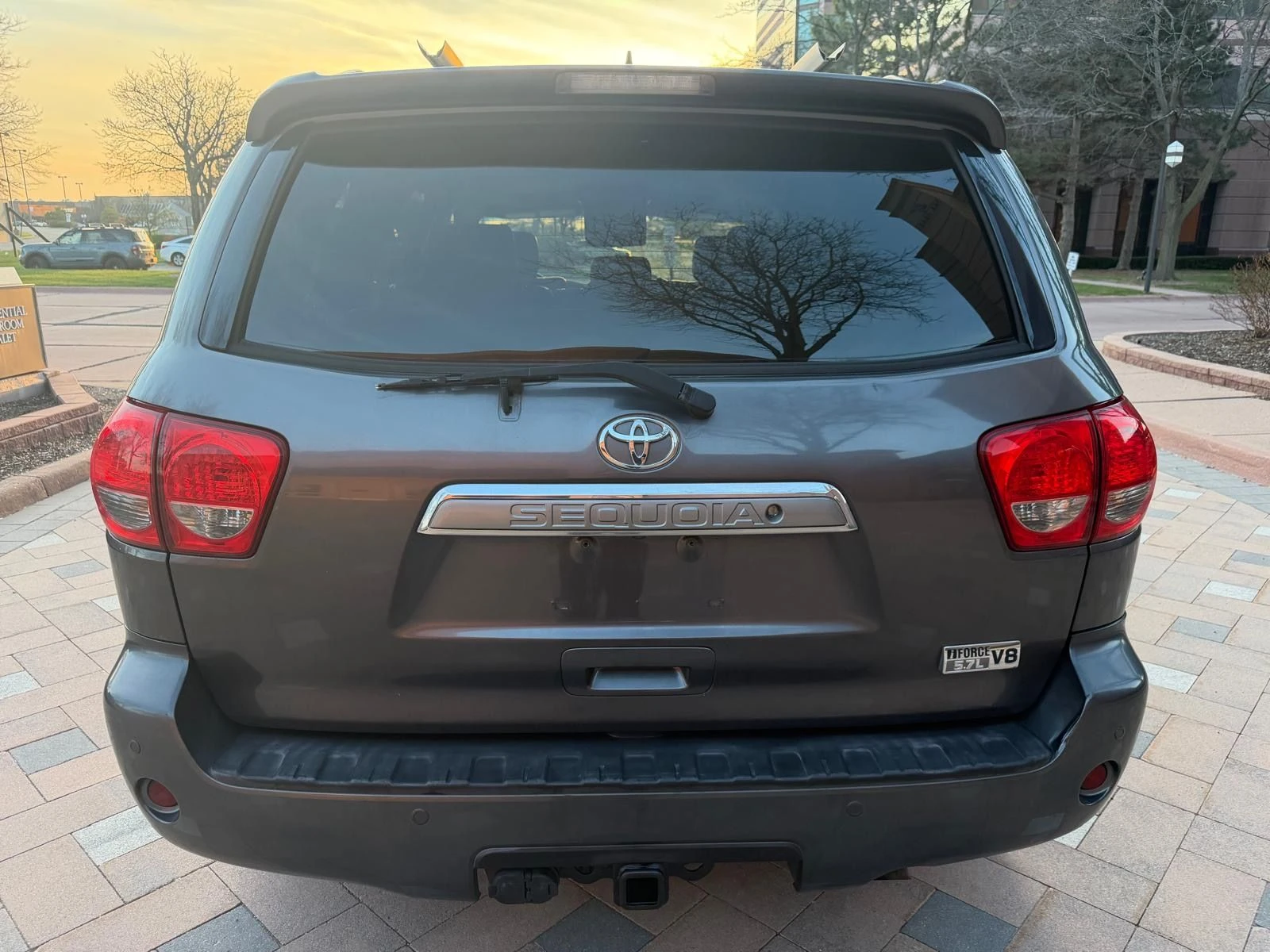 Toyota Sequoia LIMITED* 5.7* V8* ПОДГРЕВ* КАМЕРА* КЕЙЛЕС, снимка 6 - Автомобили и джипове - 54139449