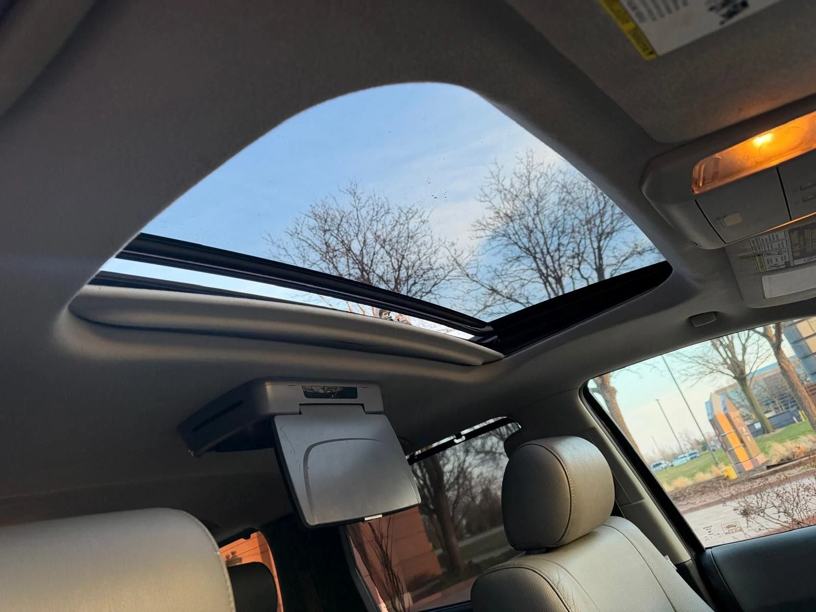 Toyota Sequoia LIMITED* 5.7* V8* ПОДГРЕВ* КАМЕРА* КЕЙЛЕС, снимка 16 - Автомобили и джипове - 54139449