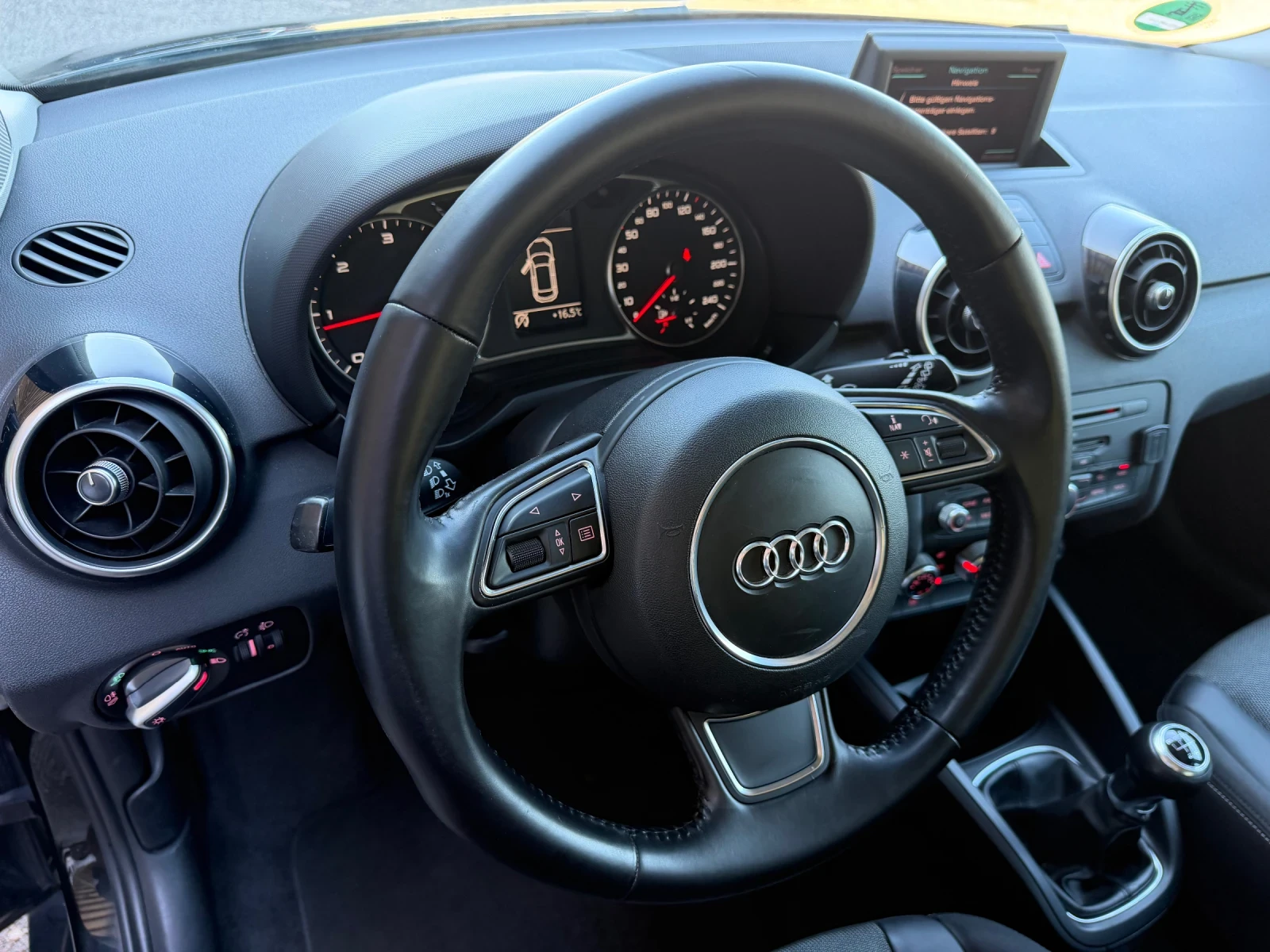 Audi A1 1.6TDI* KOJA* NAVI REALNI KM* , снимка 9 - Автомобили и джипове - 55955199