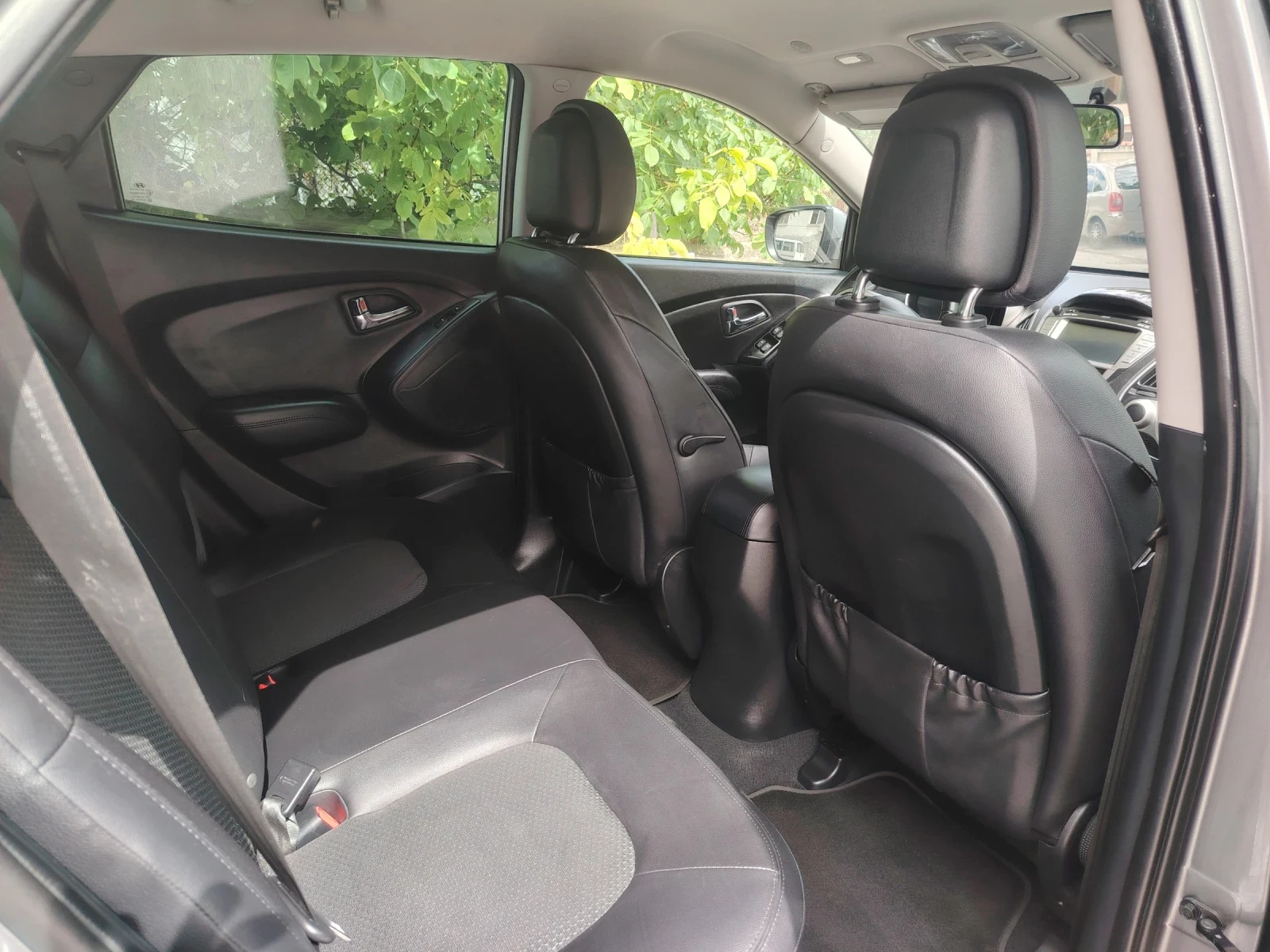 Hyundai IX35 2.0 CRDI 184 кс 4х4, снимка 8 - Автомобили и джипове - 56053706
