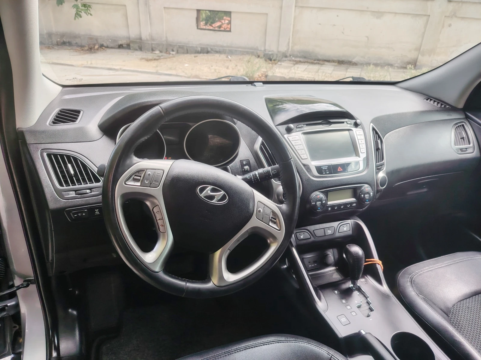 Hyundai IX35 2.0 CRDI 184 кс 4х4, снимка 10 - Автомобили и джипове - 56053706