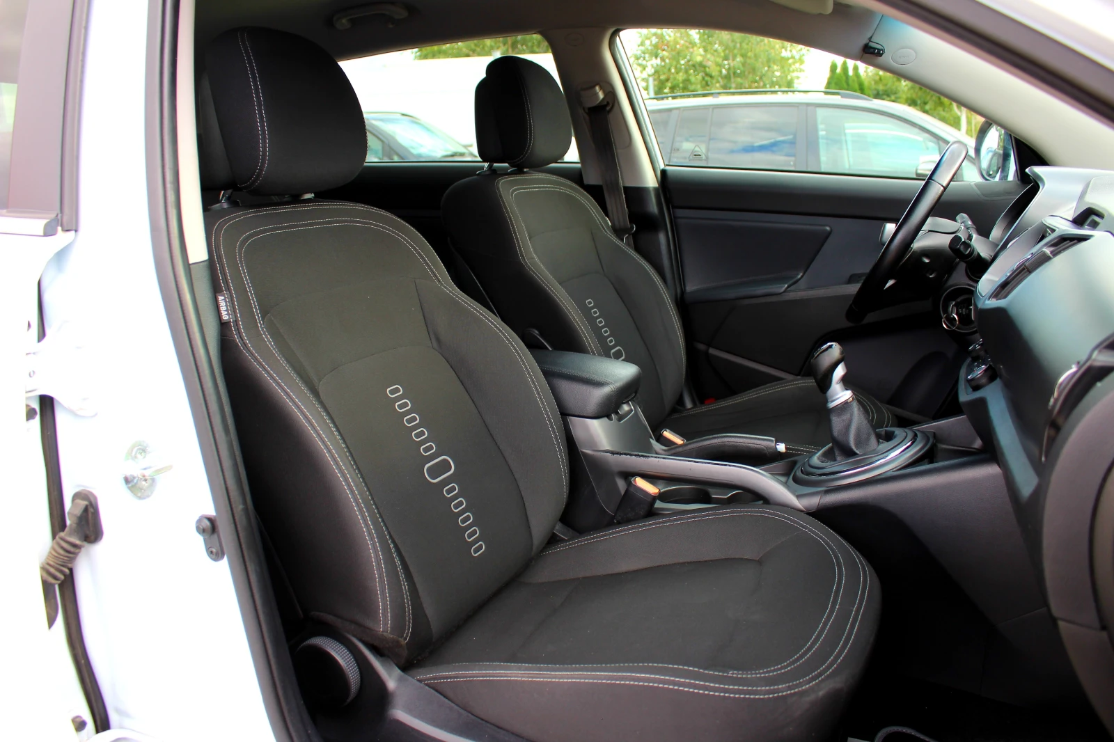 Kia Sportage 1.7CRDi СОБСТВЕН ЛИЗИНГ/ПЕРФЕКТНА, снимка 14 - Автомобили и джипове - 56202314