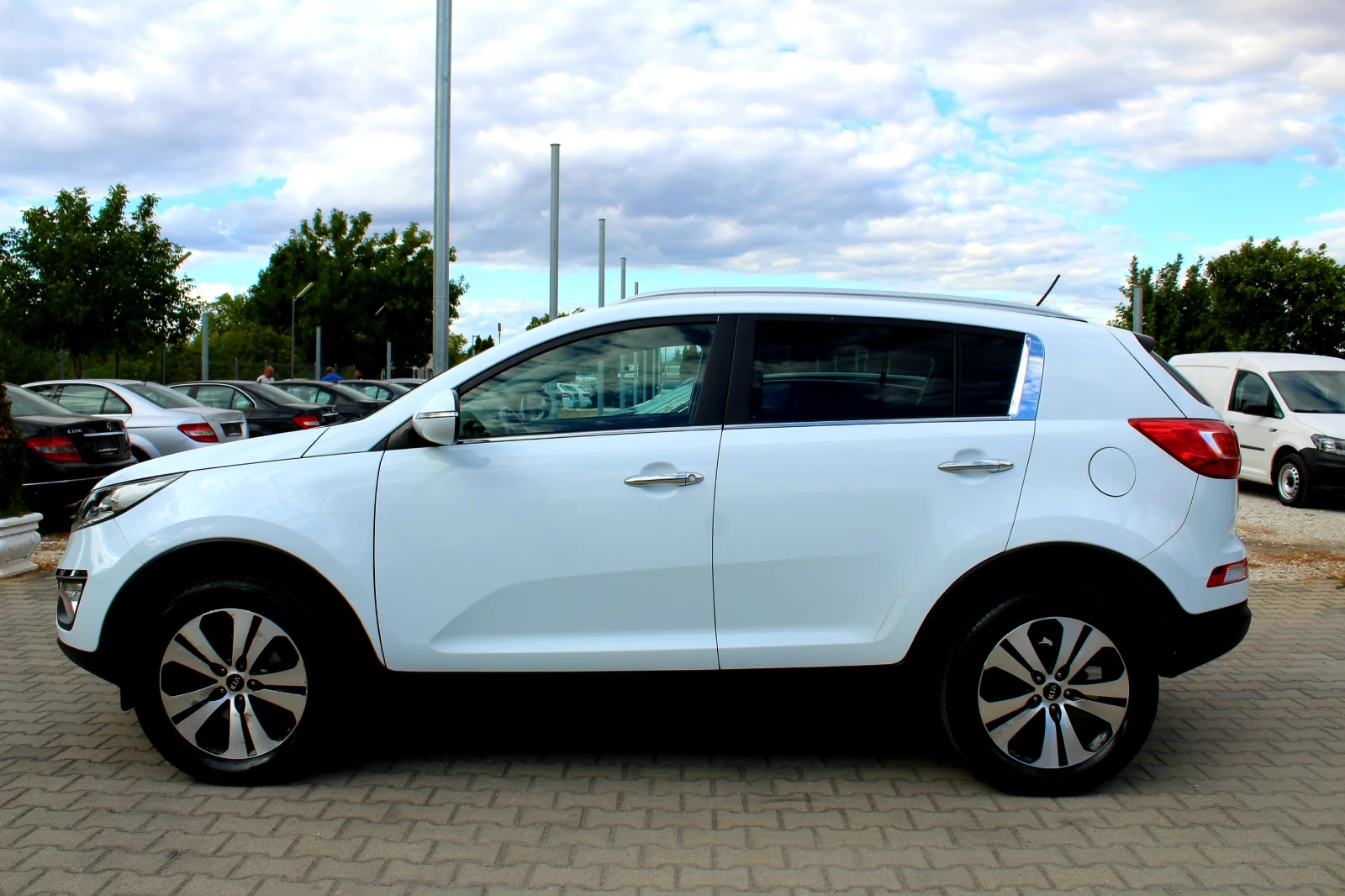 Kia Sportage 1.7CRDi СОБСТВЕН ЛИЗИНГ/ПЕРФЕКТНА, снимка 4 - Автомобили и джипове - 56202314