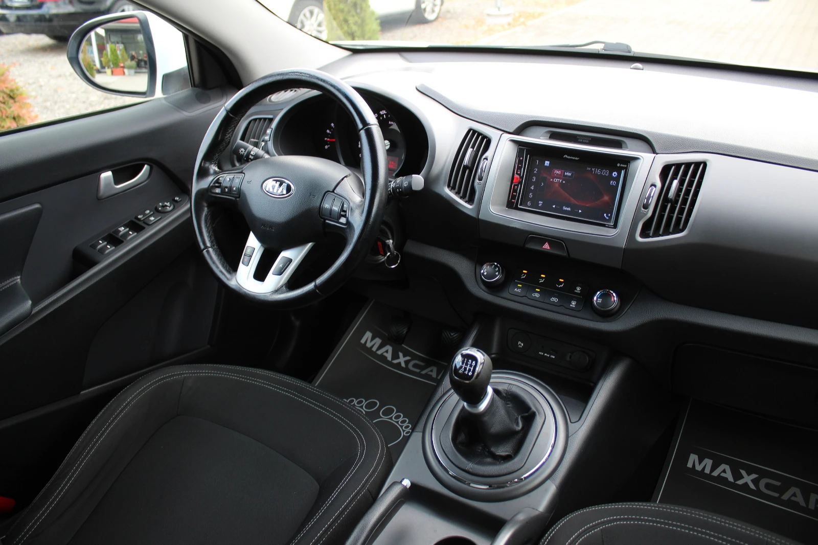 Kia Sportage 1.7CRDi СОБСТВЕН ЛИЗИНГ/ПЕРФЕКТНА, снимка 13 - Автомобили и джипове - 56202314