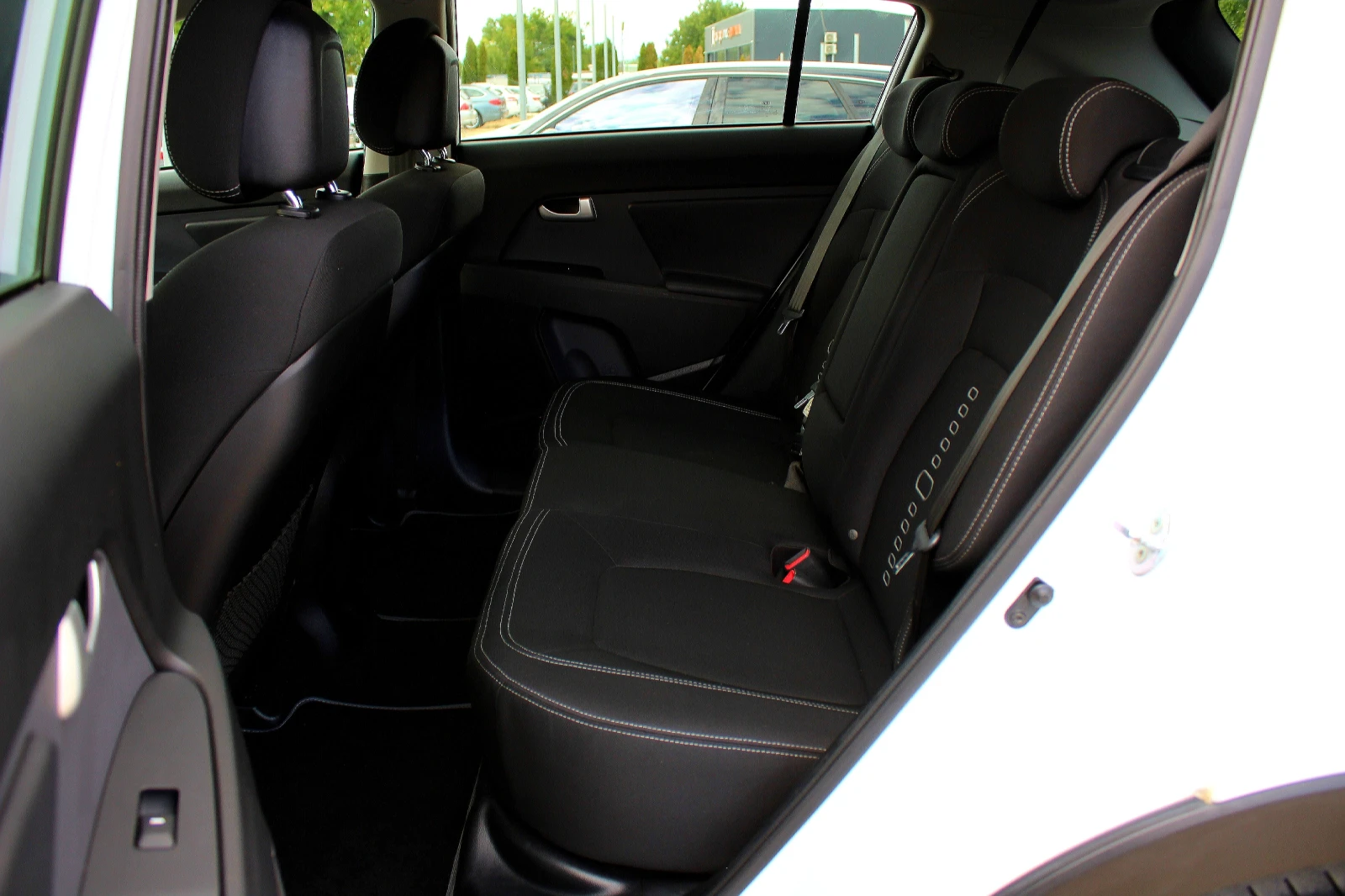 Kia Sportage 1.7CRDi СОБСТВЕН ЛИЗИНГ/ПЕРФЕКТНА, снимка 15 - Автомобили и джипове - 56202314
