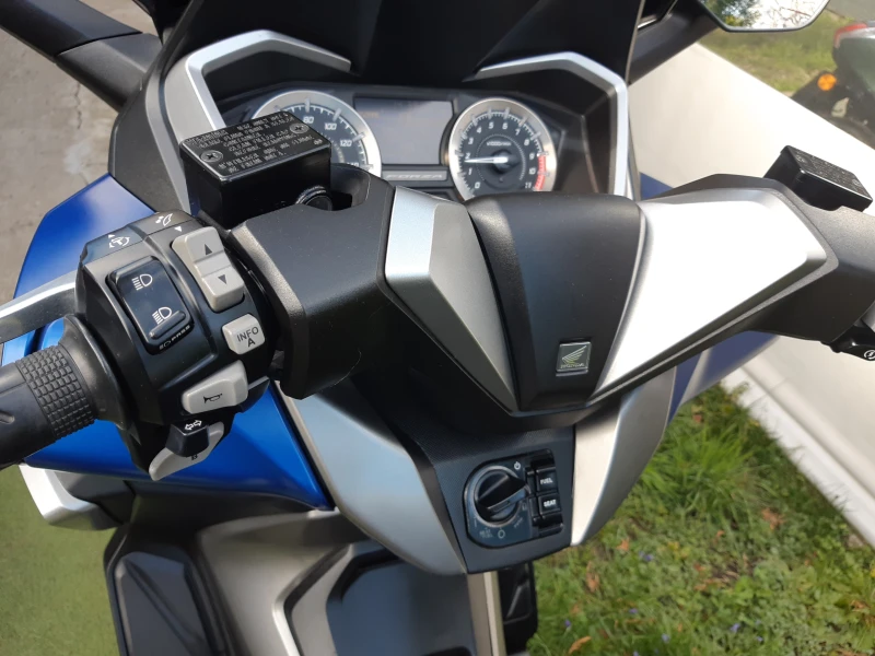 Honda Forza 350i ABS+ TCS, снимка 16 - Мотоциклети и мототехника - 46271122