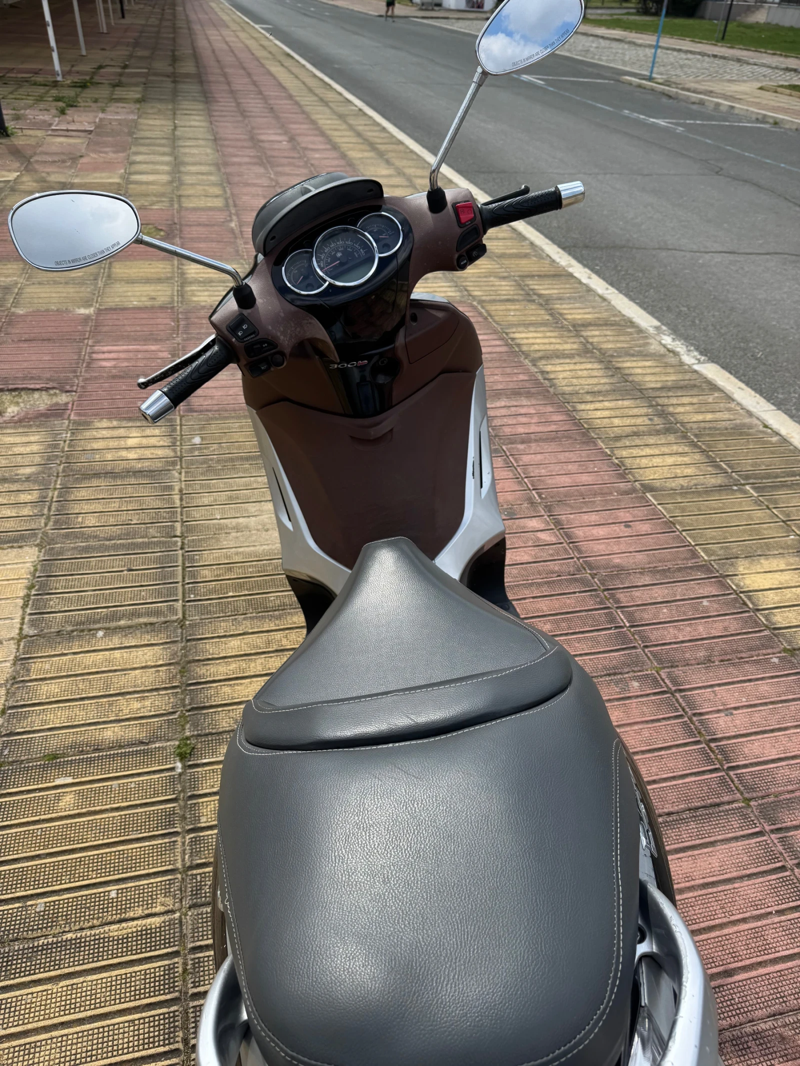 Piaggio Beverly 300i Led, снимка 11 - Мотоциклети и мототехника - 55340438
