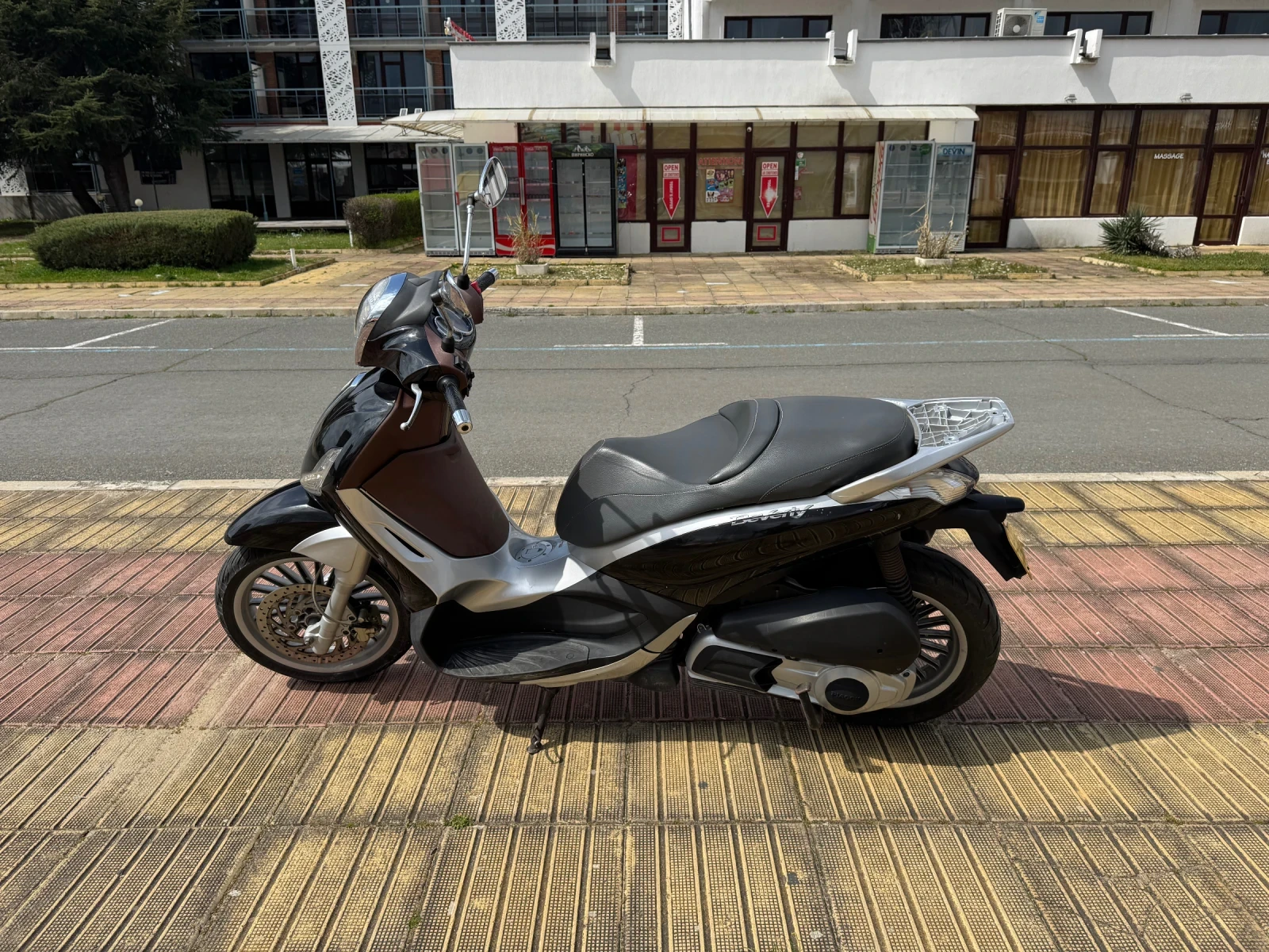 Piaggio Beverly 300i Led, снимка 4 - Мотоциклети и мототехника - 55340438