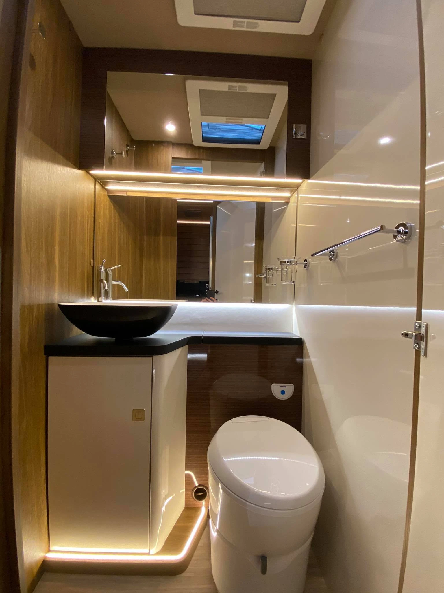 Кемпер Mobilvetta Krosser P86* Двоен под* NAVI* Камера 2025 - изображение 10