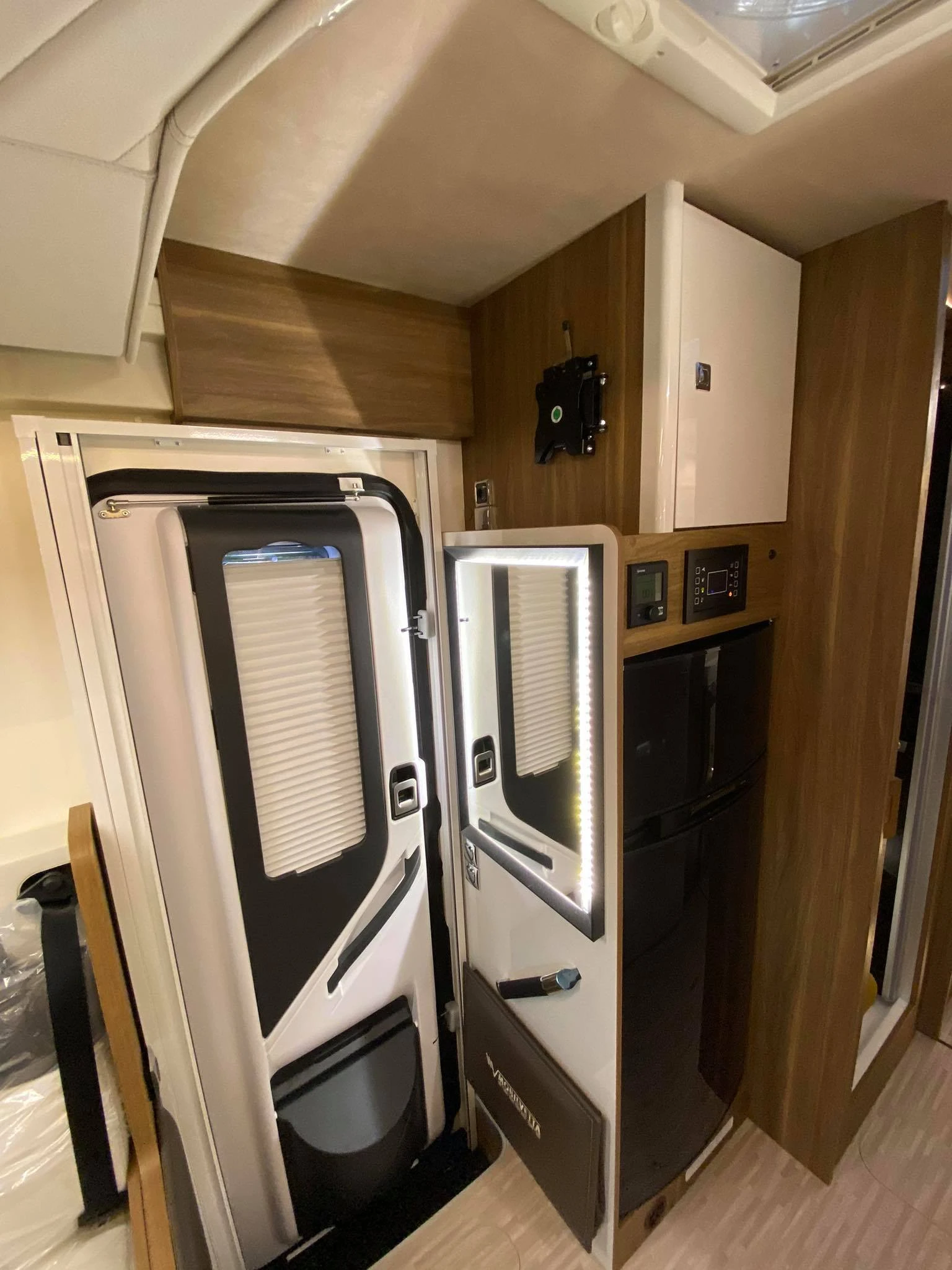 Кемпер Mobilvetta Krosser P86* Двоен под* NAVI* Камера 2025 - изображение 8