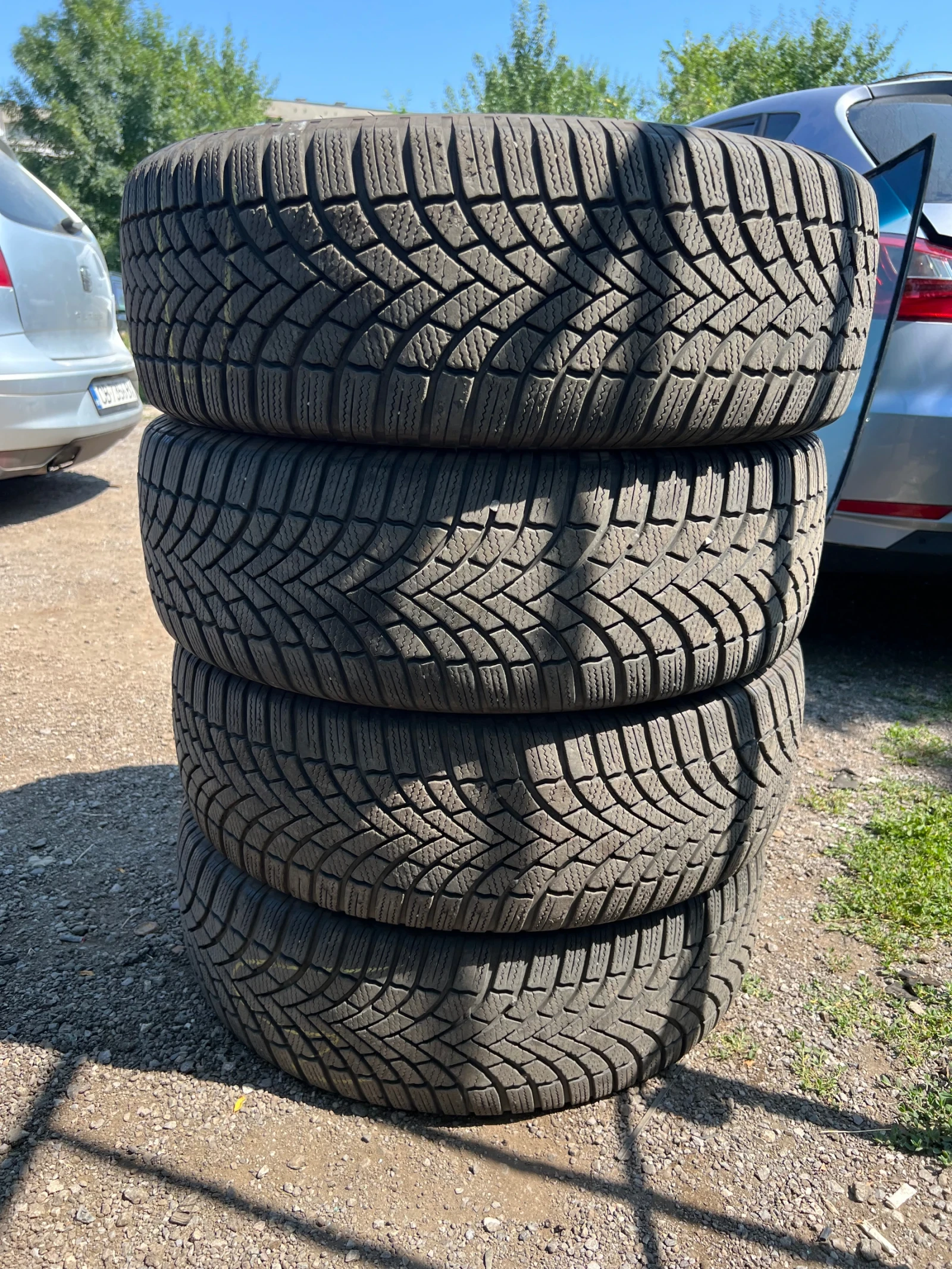 Гуми Зимни 225/60R18, снимка 2 - Гуми и джанти - 55309781