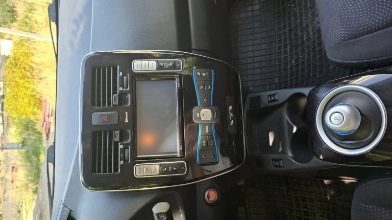 Nissan Leaf , снимка 8 - Автомобили и джипове - 52257625