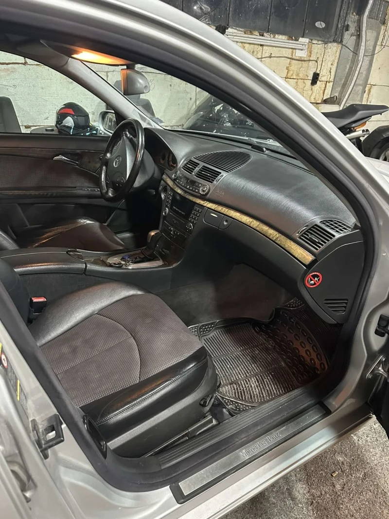Mercedes-Benz E 240 avant garde 4x4 газ, снимка 17 - Автомобили и джипове - 52446682