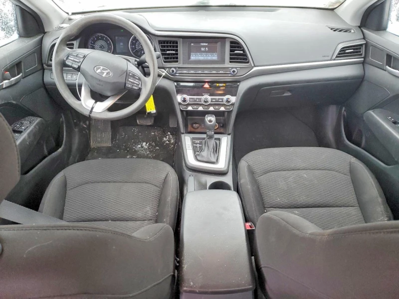 Hyundai Elantra Se, снимка 8 - Автомобили и джипове - 53396403