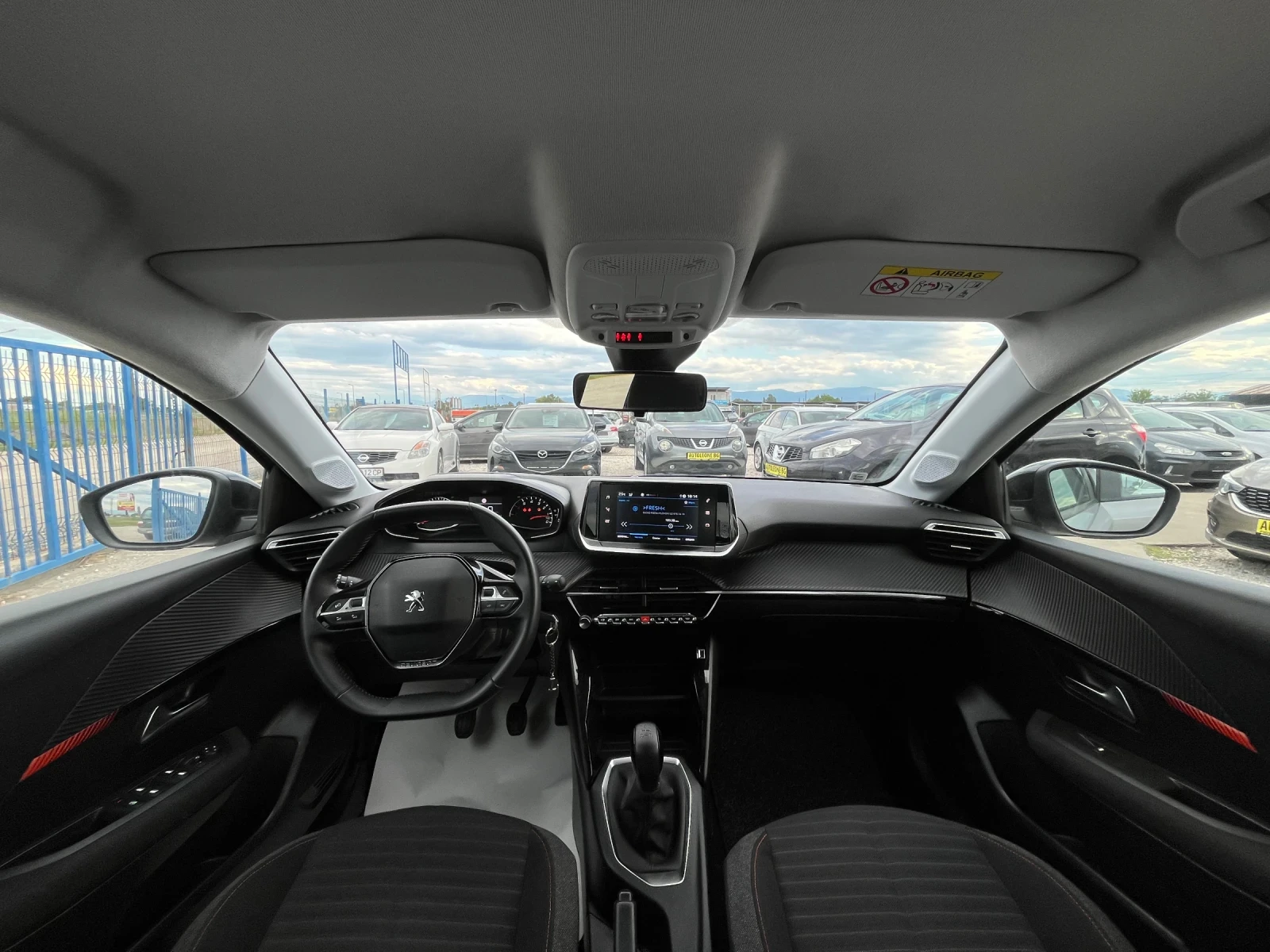 Peugeot 208 1.2i - изображение 9