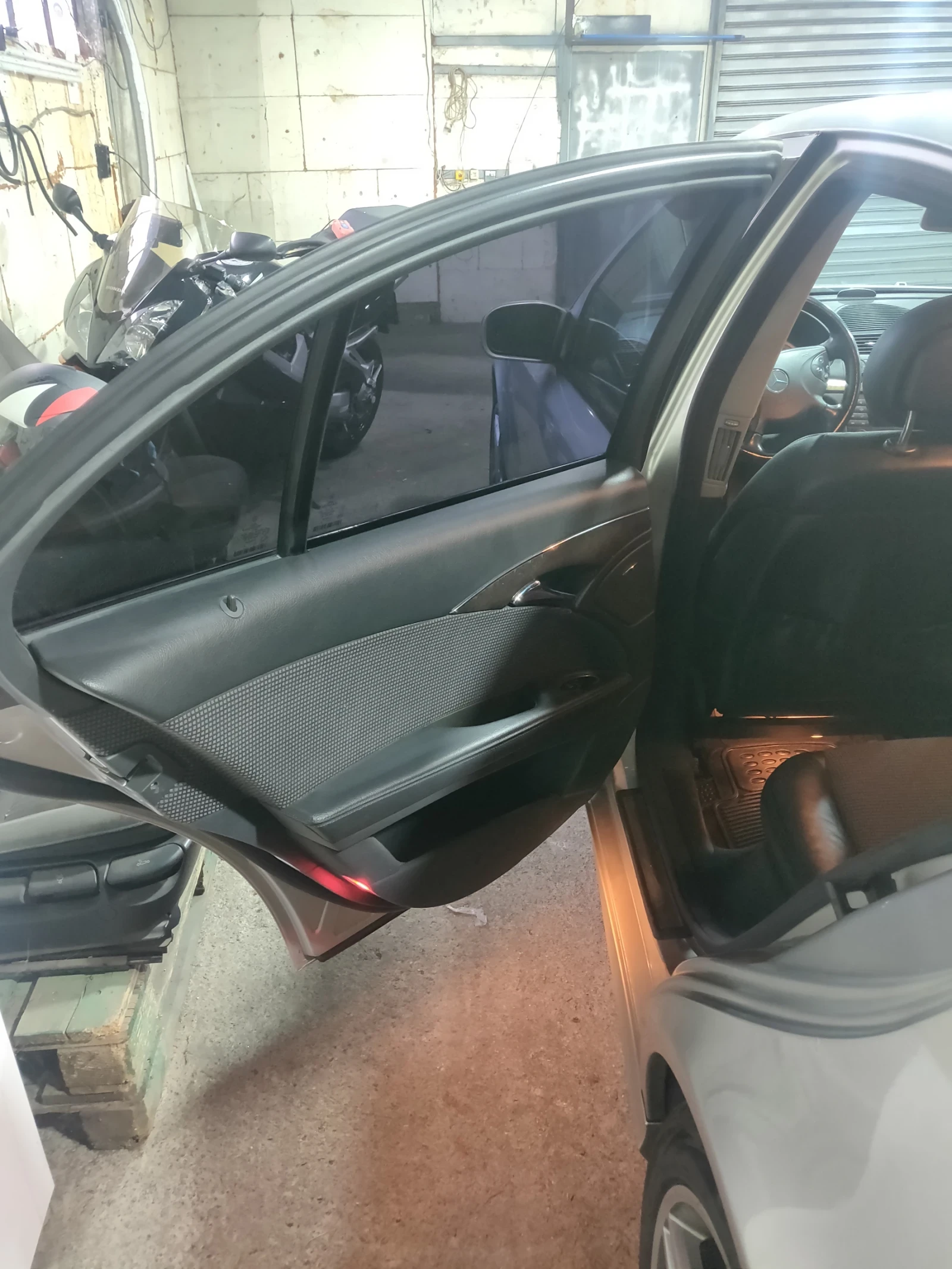 Mercedes-Benz E 240 avant-garde 4x4  | Mobile.bg   8