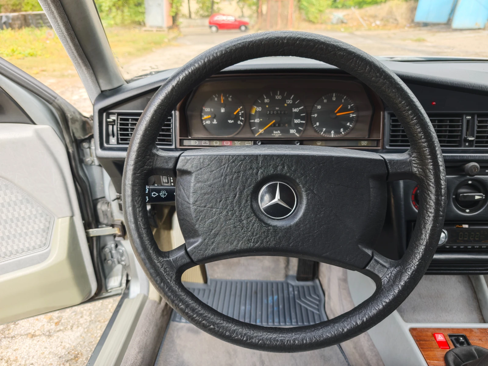 Mercedes-Benz 190, снимка 14 - Автомобили и джипове - 54123255