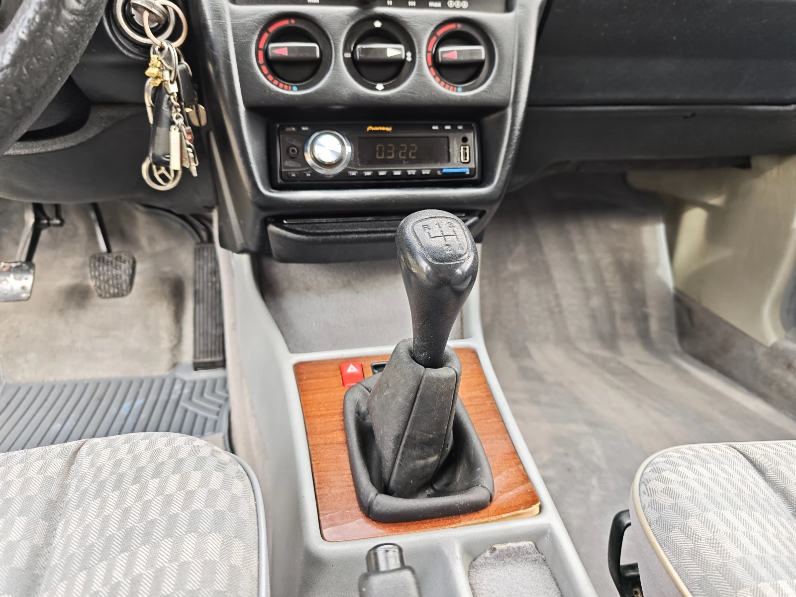 Mercedes-Benz 190, снимка 16 - Автомобили и джипове - 54123255