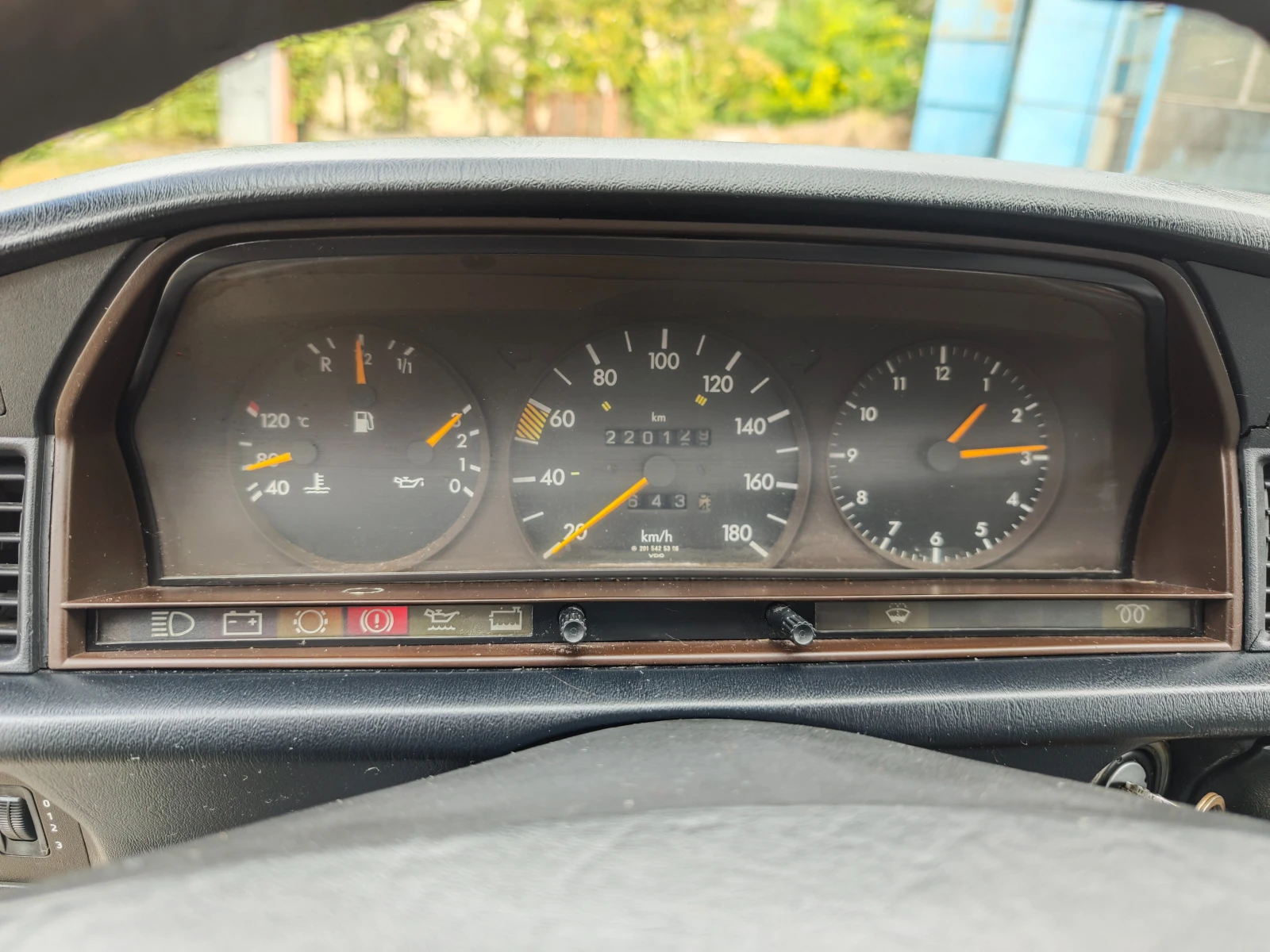 Mercedes-Benz 190, снимка 15 - Автомобили и джипове - 54123255