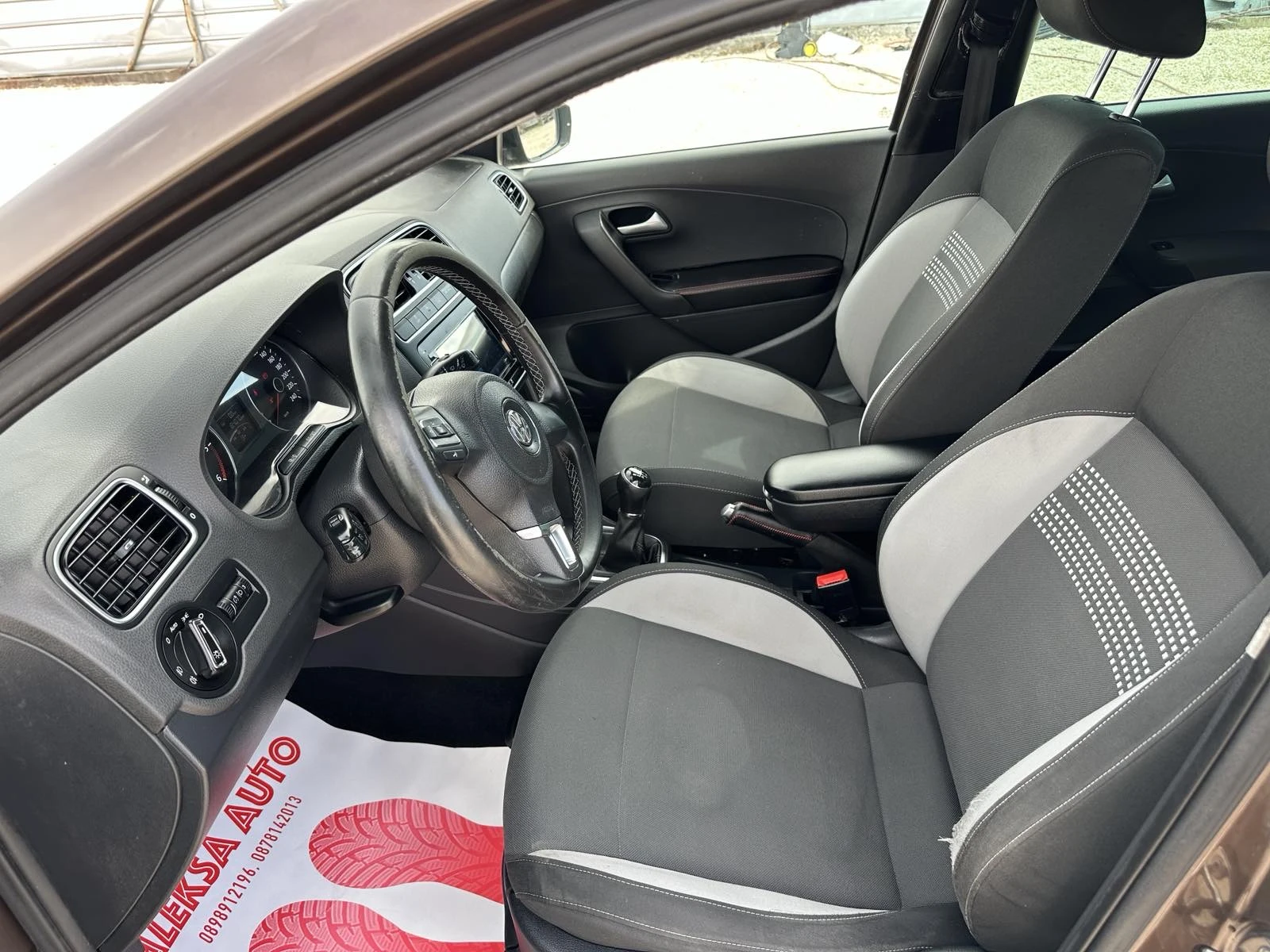 VW Polo 1.6  ТОП, снимка 9 - Автомобили и джипове - 54416205