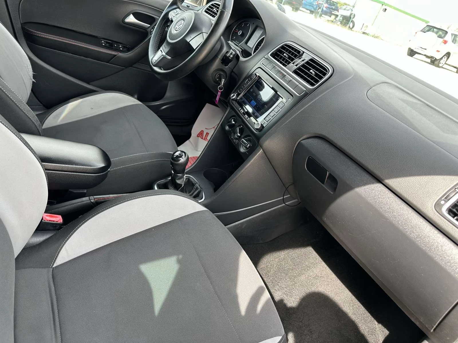 VW Polo 1.6  ТОП, снимка 13 - Автомобили и джипове - 54416205
